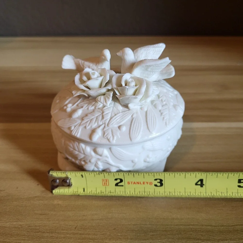 Berkeley Designs Ceramic Bisque Round Trinket Box With Lid Love Birds & Roses